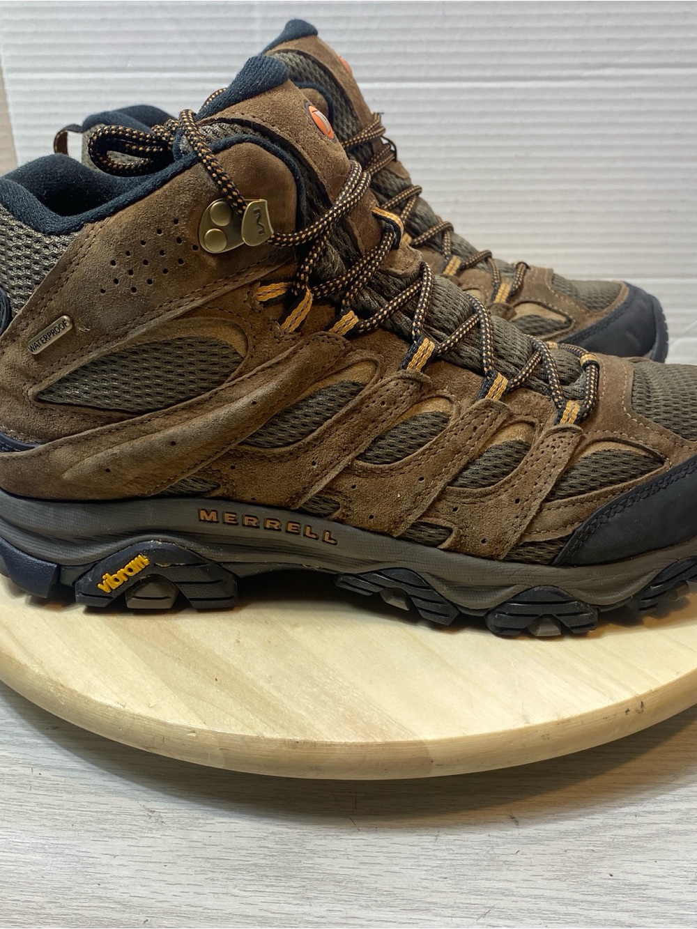 Merrell Moab 3 Mid Hiking Boots Mens 10.5 Brown Leather Waterproof Trail